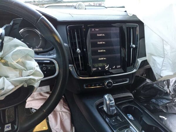Volvo S90 2.0 T8 235kw Twin Engine AWD 2018 - Image 3
