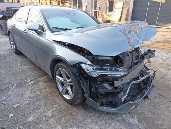 Volvo S90 2.0 T8 235kw Twin Engine AWD 2018 - Image 8