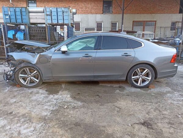 Volvo S90 2.0 T8 235kw Twin Engine AWD 2018 - Image 10