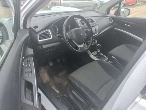 Suzuki SX4 S-Cross 1.6 D 88kw 4x4 2014 (Kopírovat) - Image 12