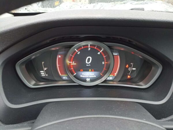 Volvo V40 1.6D 84kw Momentum 2014 - Image 2
