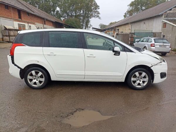 Peugeot 5008 1.6i 88kw 2014 - Image 11