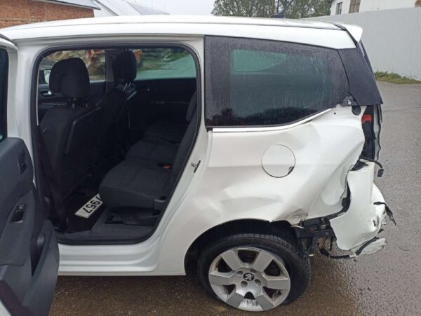 Peugeot 5008 1.6i 88kw 2014 - Image 15