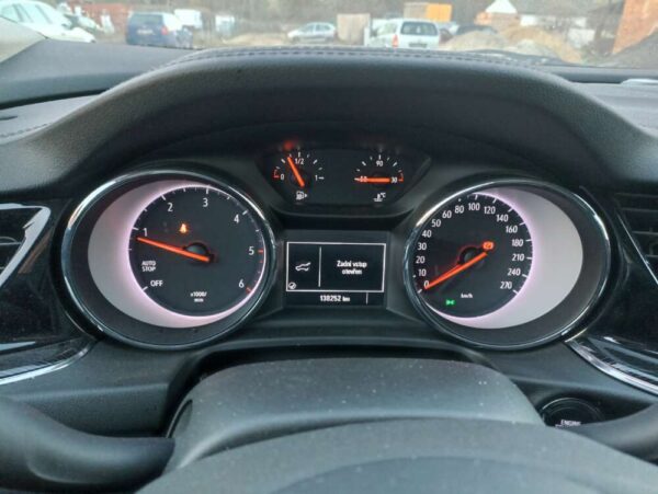 Opel Insignia Innovation 2.0 CDTi 125kw 4x4 2017 ČR - Image 2