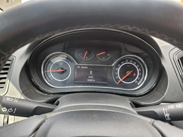 Opel Insignia 2.0 CDTI 103 kw manuál 2014 - Image 2